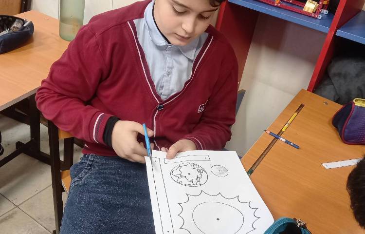 دست‌ورزی با هدف آشنایی با حرکت وضعی و انتقالی زمین 2