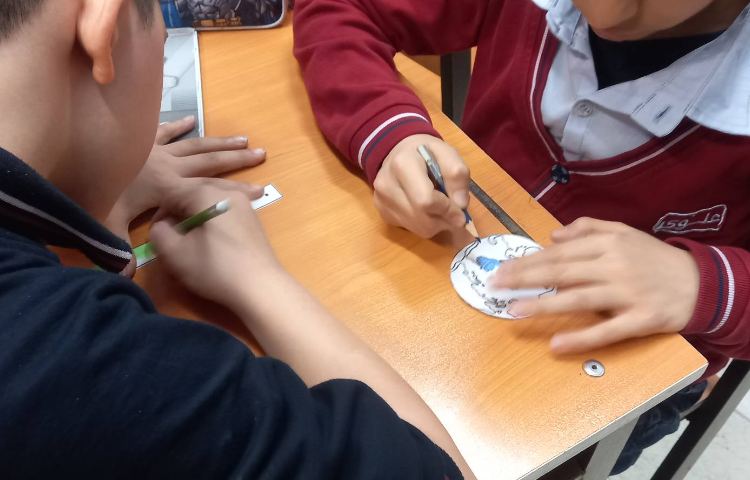 دست‌ورزی با هدف آشنایی با حرکت وضعی و انتقالی زمین 4