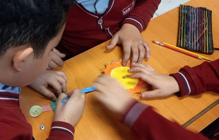 دست‌ورزی با هدف آشنایی با حرکت وضعی و انتقالی زمین 6