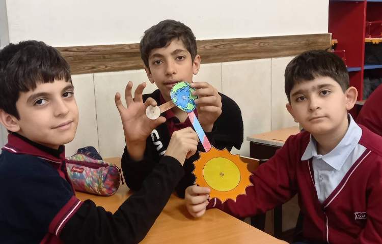 دست‌ورزی با هدف آشنایی با حرکت وضعی و انتقالی زمین 7