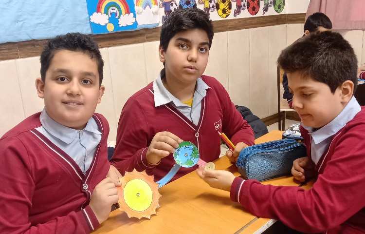 دست‌ورزی با هدف آشنایی با حرکت وضعی و انتقالی زمین 8