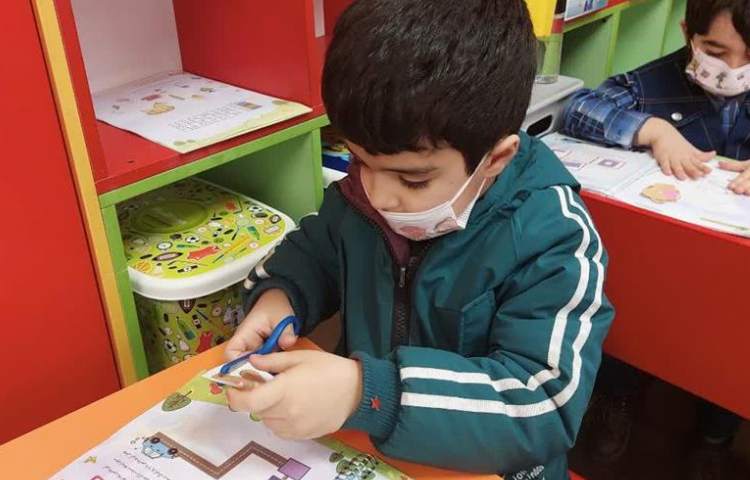 دست ورزی برش اشکال کتاب کار پیش دبستان 4