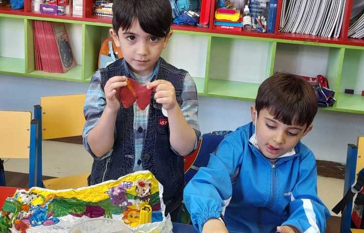 :دست ورزی به انگلیسی، کلاس قاصدک 2