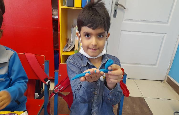 :دست ورزی به انگلیسی، کلاس قاصدک 3