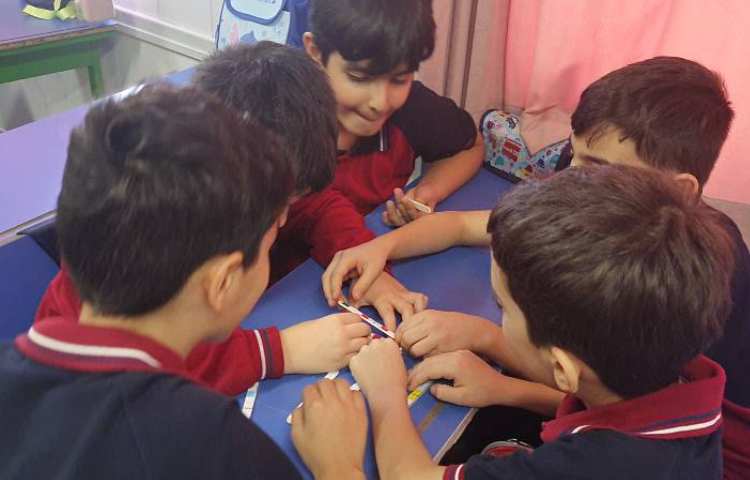 دست ورزی تقارن با پازل چوبی