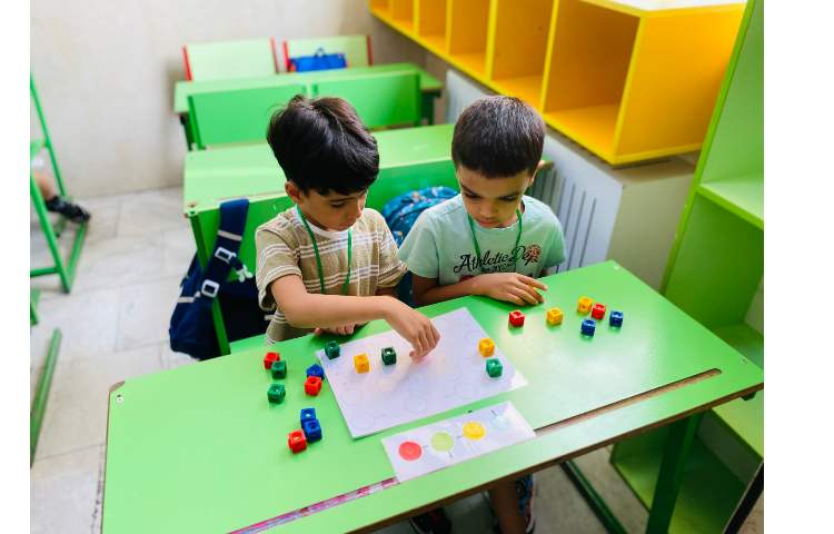 دست ورزی جهات و رنگ ها با ابزار چینه