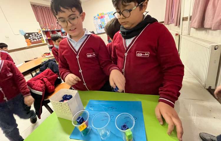 دست ورزی ساخت اعداد سه رقمی 1