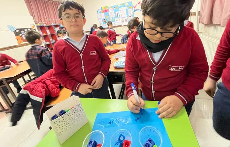 دست ورزی ساخت اعداد سه رقمی 2