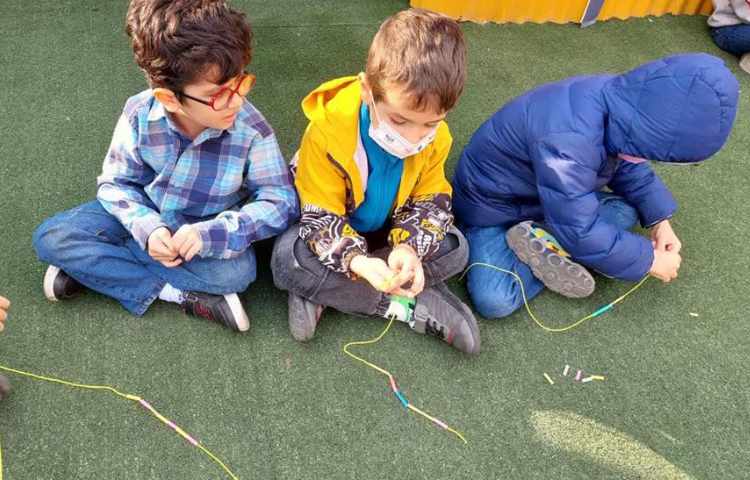 دست ورزی (ساخت گردنبند با نی ) 3