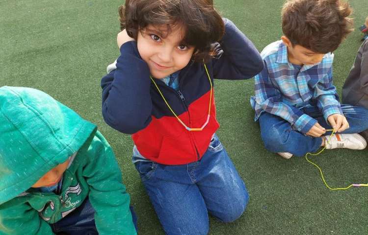 دست ورزی (ساخت گردنبند با نی ) 4