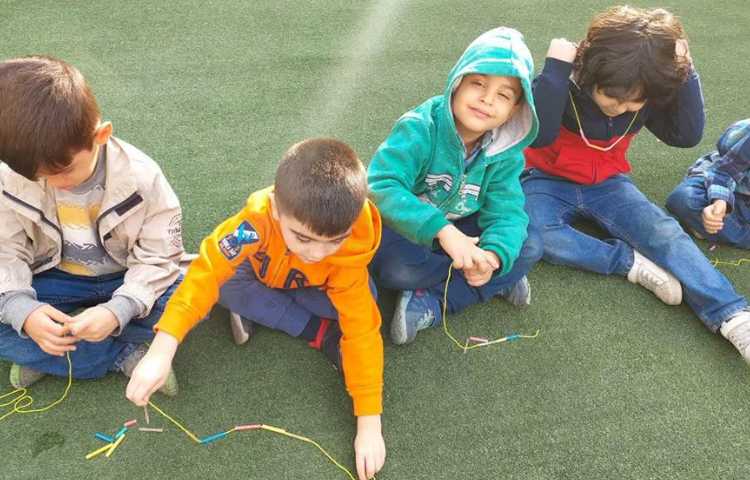 دست ورزی (ساخت گردنبند با نی ) 5