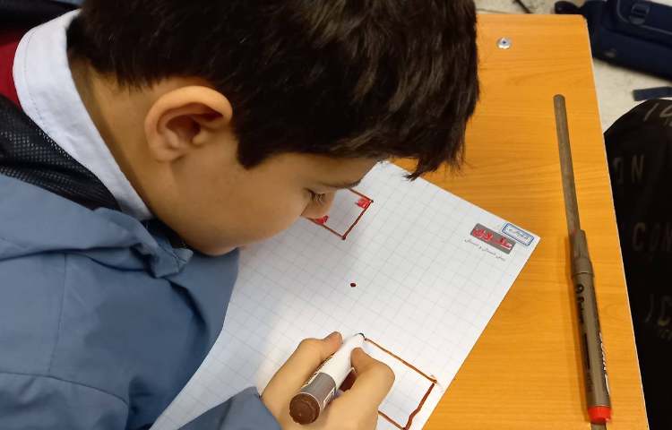 دست‌ورزی مباحث تقارن مرکزی و تقارن محوری 7