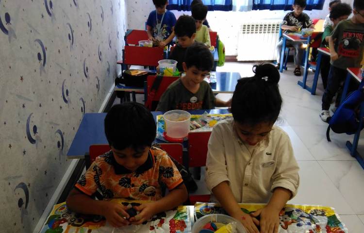 : دست ورزی و تقویت انگشتان دست با خمیر 1