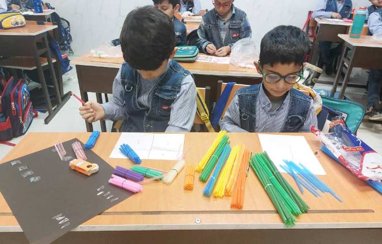 دست ورزی و ساخت اعداد دو رقمی با نی