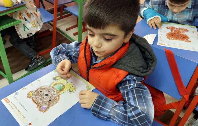 دست ورزی و نقاشی با گوش پاک کن پیش دبستان
