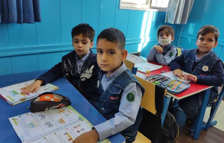 دست ورزی پرچم مهارت کار با قیچی و چسب 2