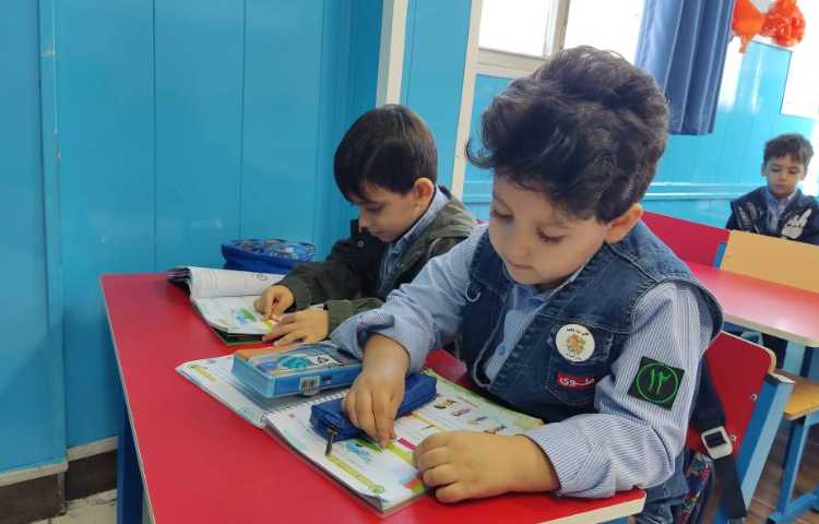 دست ورزی پرچم مهارت کار با قیچی و چسب 4