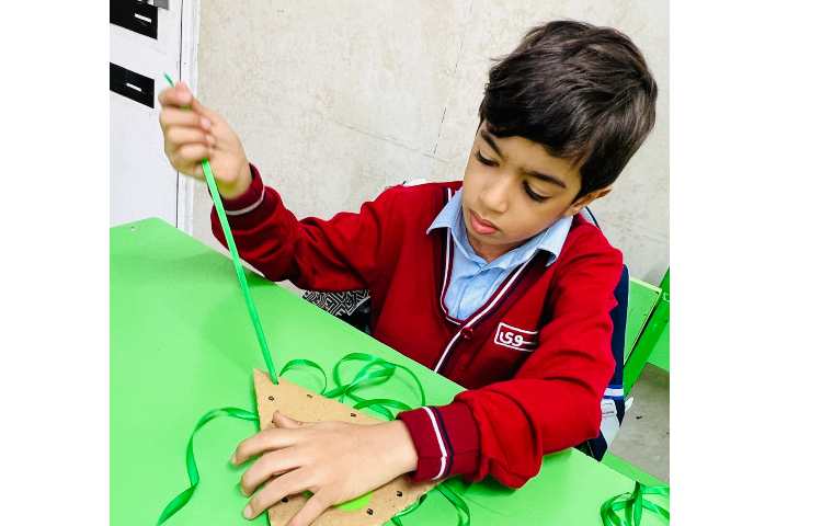 دست ورزی کار دوخت ( اشکال هندسی ) با موضوع گوشه و لبه 7