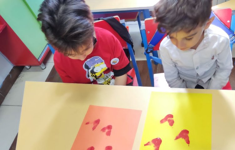 :دست ورزی، کار چاپ روی کاغذ با اسفنج و گوش پاکن، کلاس شاپرک 3