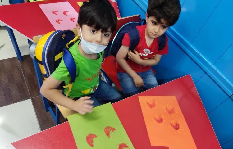 :دست ورزی، کار چاپ روی کاغذ با اسفنج و گوش پاکن، کلاس شاپرک 8