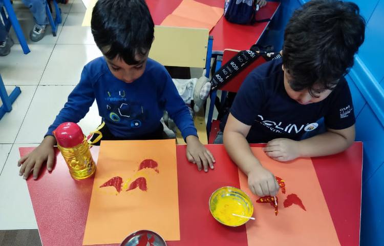 :دست ورزی، کار چاپ روی کاغذ با اسفنج و گوش پاکن، کلاس شاپرک 9