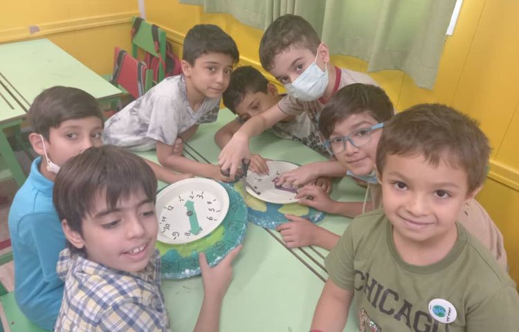 :دست ورزی گروهی(یادآوری مفهوم ربع و نیم در ساعت) 3