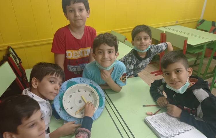 :دست ورزی گروهی(یادآوری مفهوم ربع و نیم در ساعت) 5