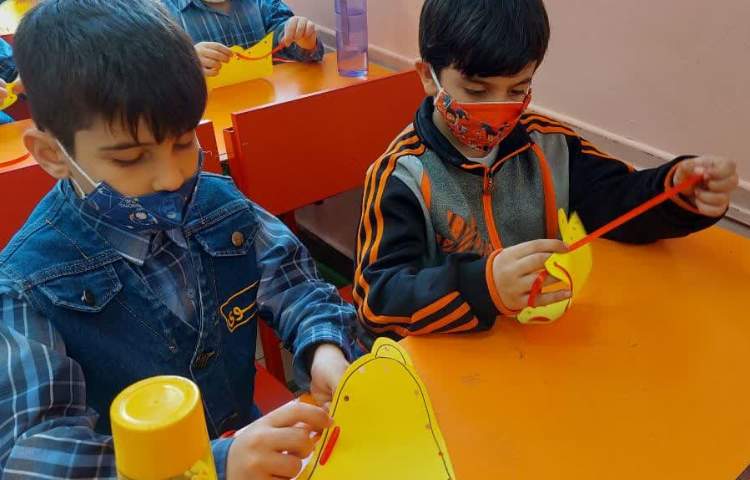 دست ورزی یا مقوا و ربان دانش آموزان پیش دبستان 1