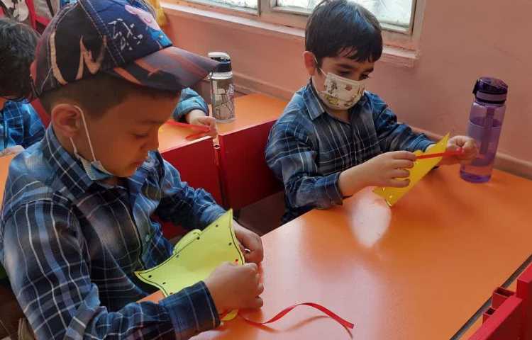 دست ورزی یا مقوا و ربان دانش آموزان پیش دبستان 2