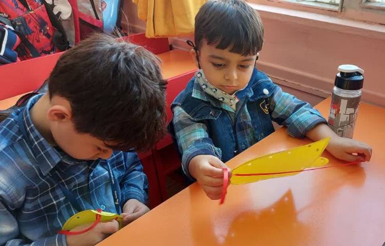 دست ورزی یا مقوا و ربان دانش آموزان پیش دبستان 4