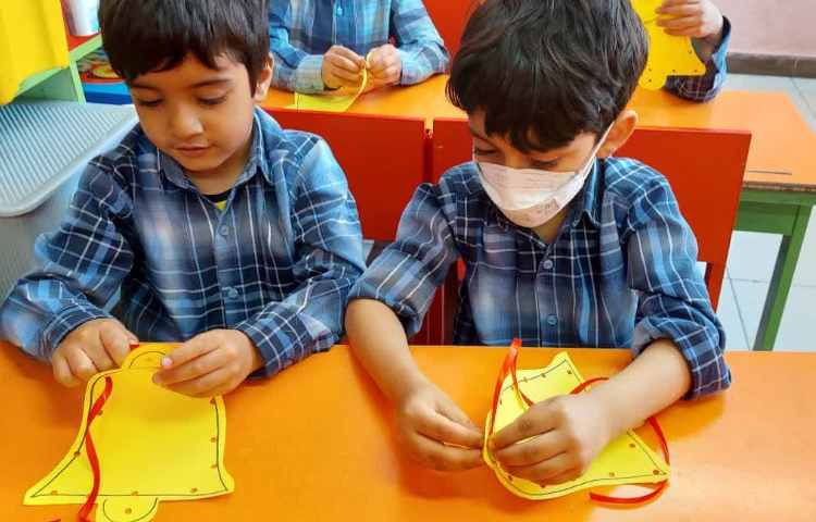 دست ورزی یا مقوا و ربان دانش آموزان پیش دبستان 5