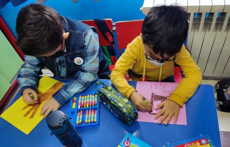 :دنیای رنگی من، تکنیک نقطه خط با پاستل رنگی