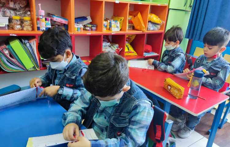 :دنیای رنگی، کار بافت با استفاده از ربان 1