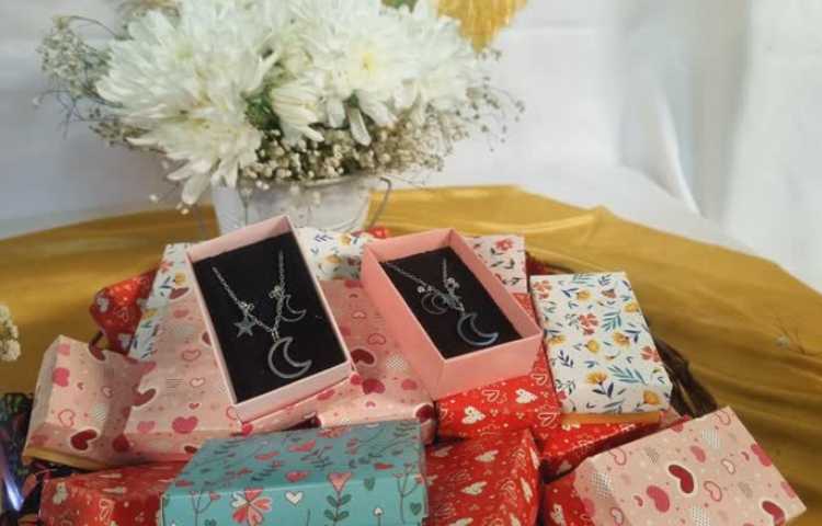 دهه کرامت و روز دختر مبارک باد. 2