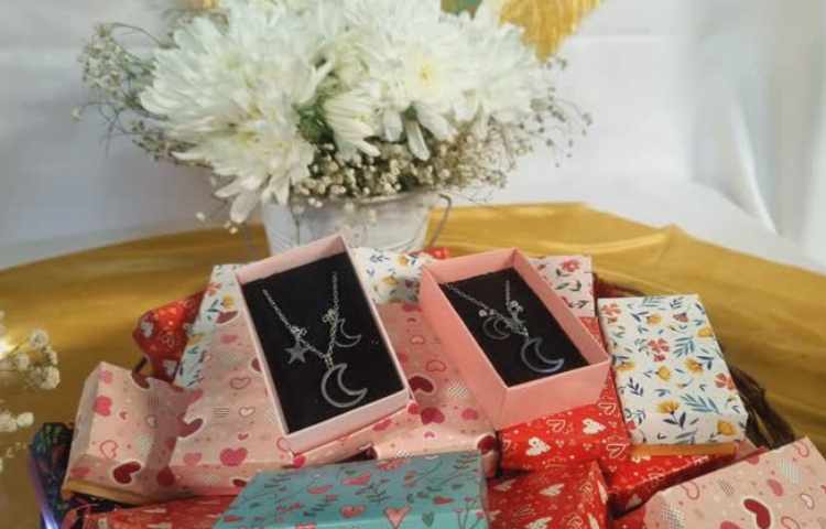 دهه کرامت و روز دختر مبارک باد. 3