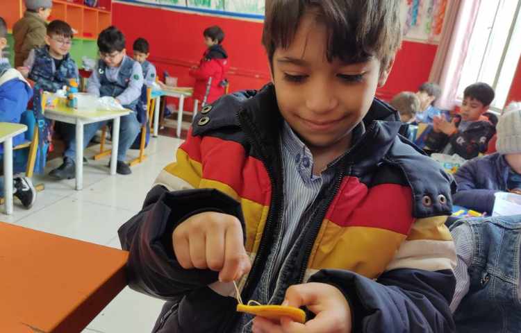 دوخت خورشید با نخ و نمد 1