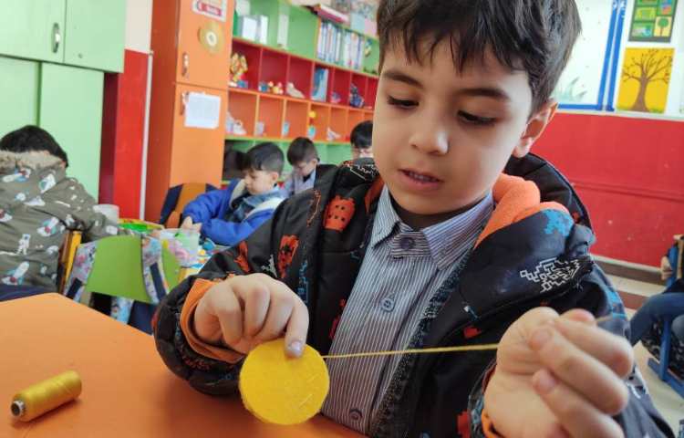 دوخت خورشید با نخ و نمد 2