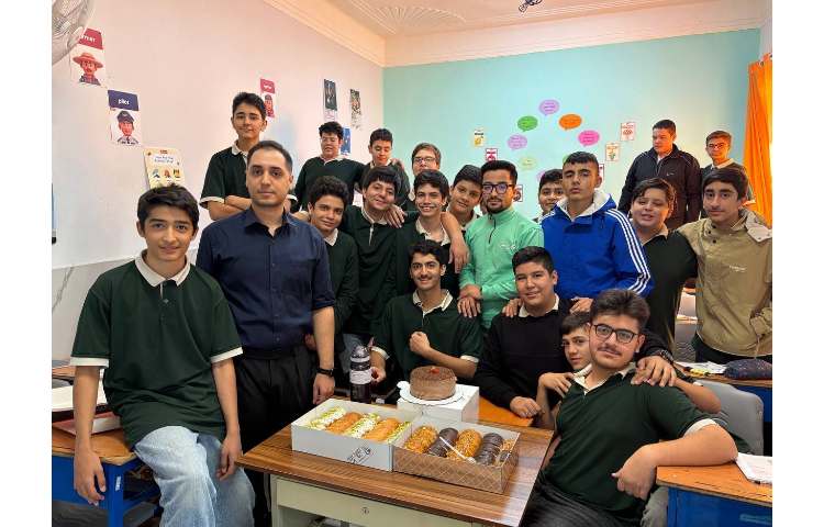 دورهمی و تولد دانش آموزان پایه نهم 1