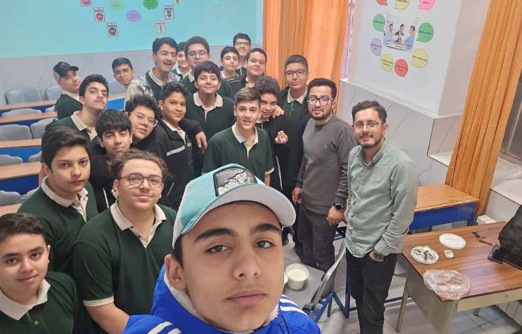 دورهمی و تولد دانش آموزان پایه نهم 3