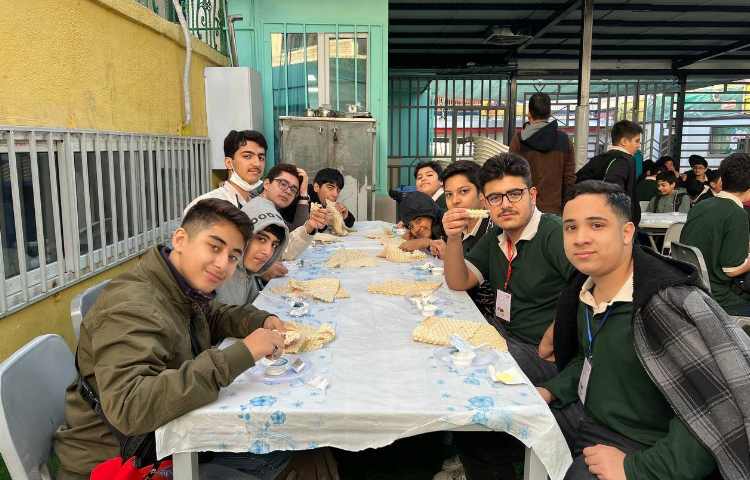 دورهمی و تولد دانش آموزان پایه نهم 4