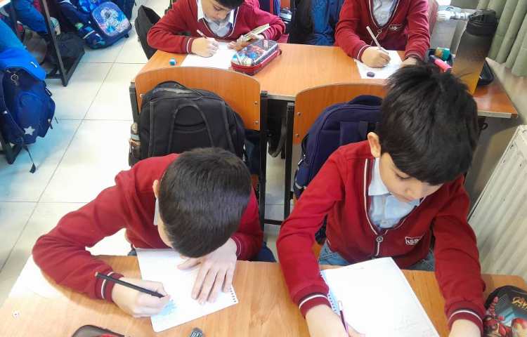 دوره اتیکت تشکر کردن 1و2و3 . دانش آموزان در حال نوشتن اتیکتها هستند 3