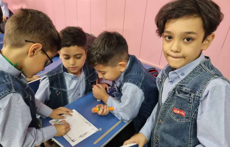 دوره بخش های کتاب Odi 1 و بازی گروهی دسته بندی کلمات