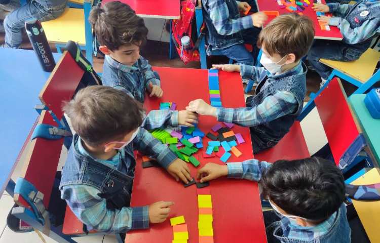 :دومینو با موضوع انواع چیدمان های گروهی 4