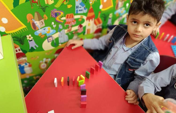 دومینو، دوراهی ،سه راهی و گپ آموزش داده شد. 3