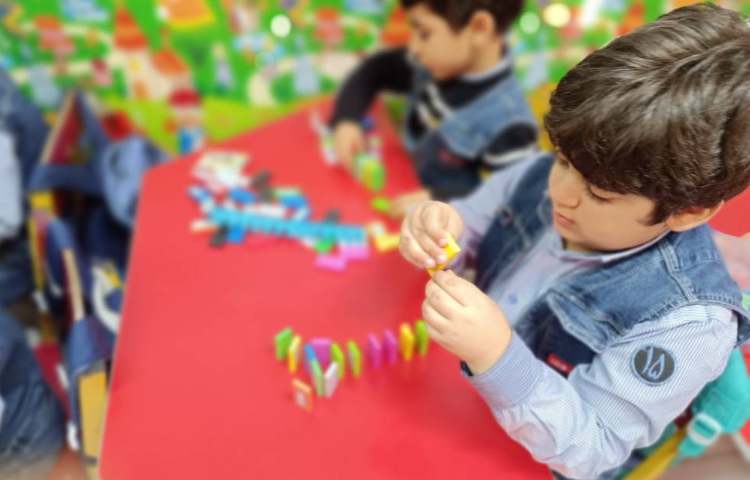 دومینو، دوراهی ،سه راهی و گپ آموزش داده شد. 4