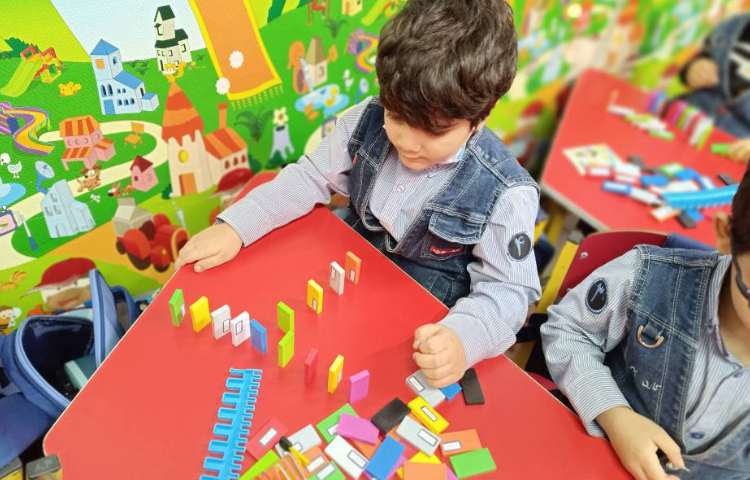 دومینو، دوراهی ،سه راهی و گپ آموزش داده شد.