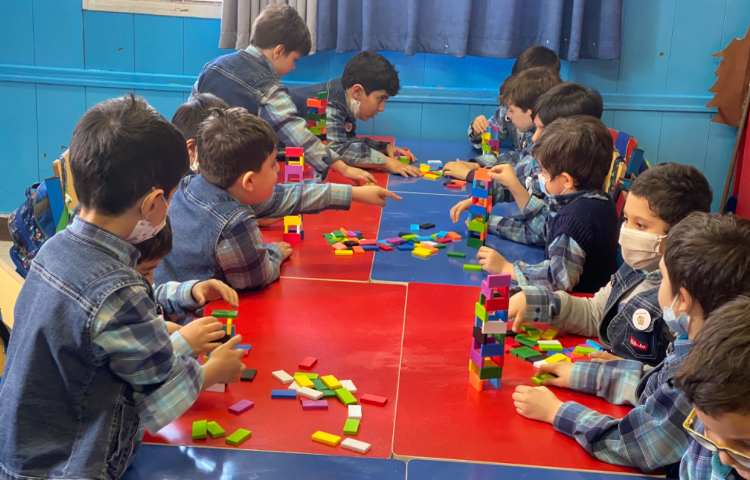 :دومینو، ساختن برج به صورت گروهی