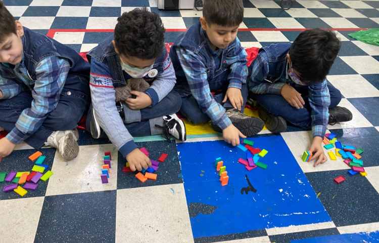 :دومینو، قانون مهم روی زمین نشستن و چیدن دومینو ها روی سطح صاف 2