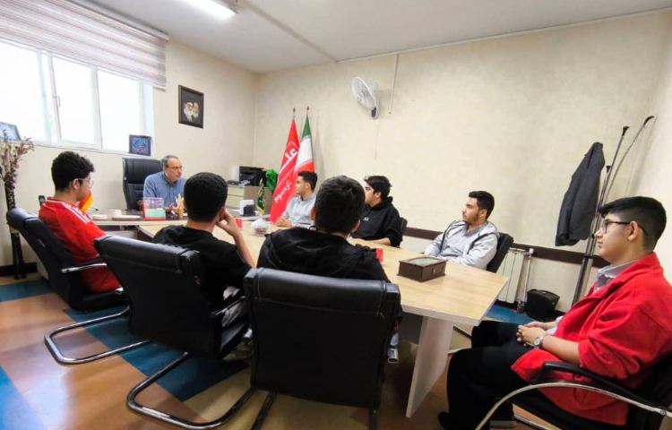 دیدار دانش آموزان یازدهم انسانی با مدیریت 1