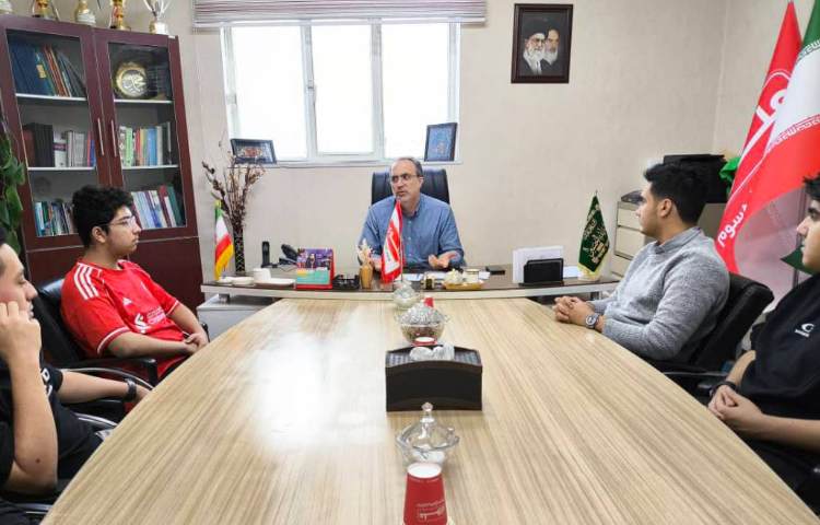 دیدار دانش آموزان یازدهم انسانی با مدیریت 3